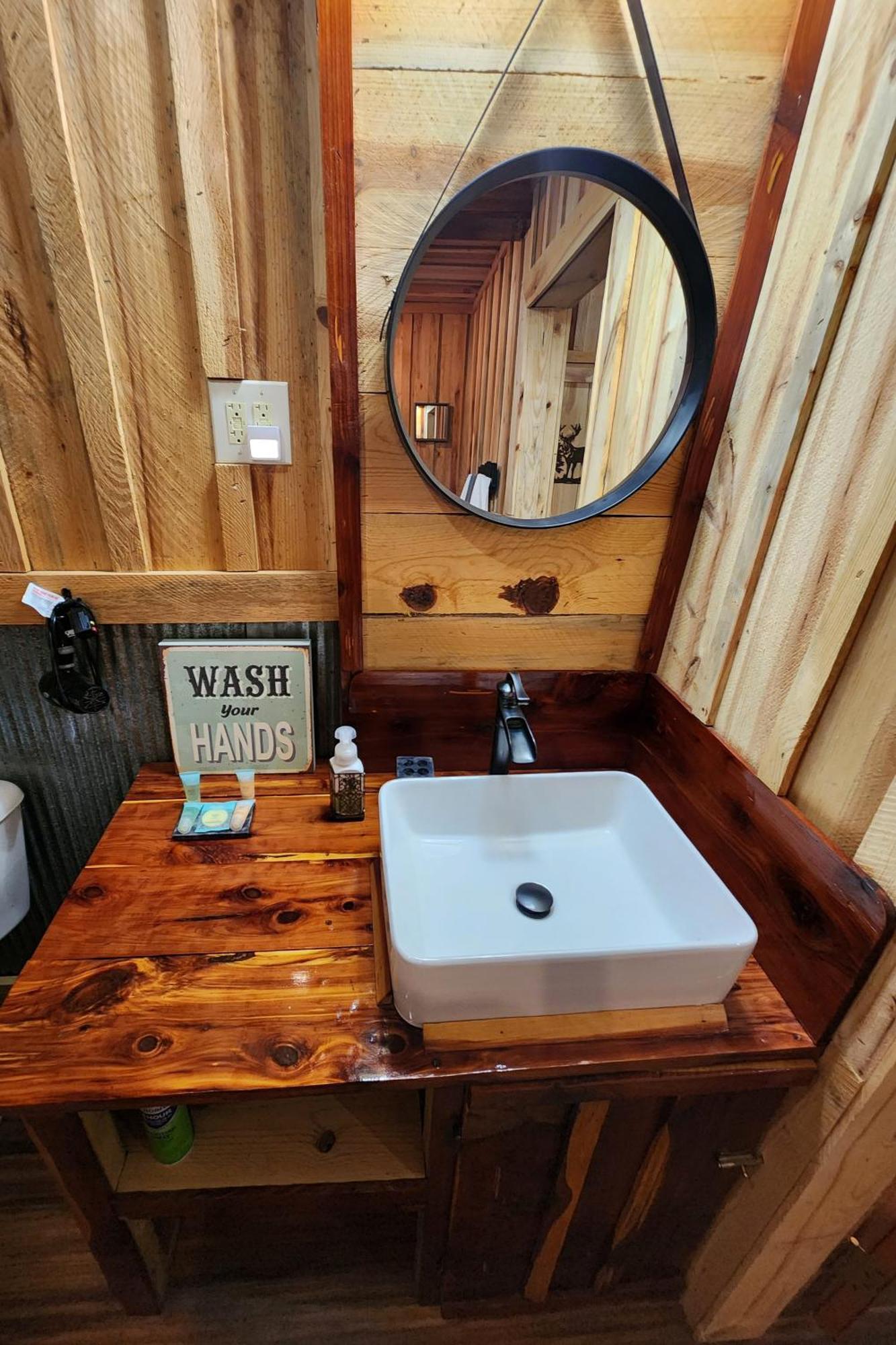 Unique Country Cabin Meets Farmhouse Modern!!! Mena 외부 사진