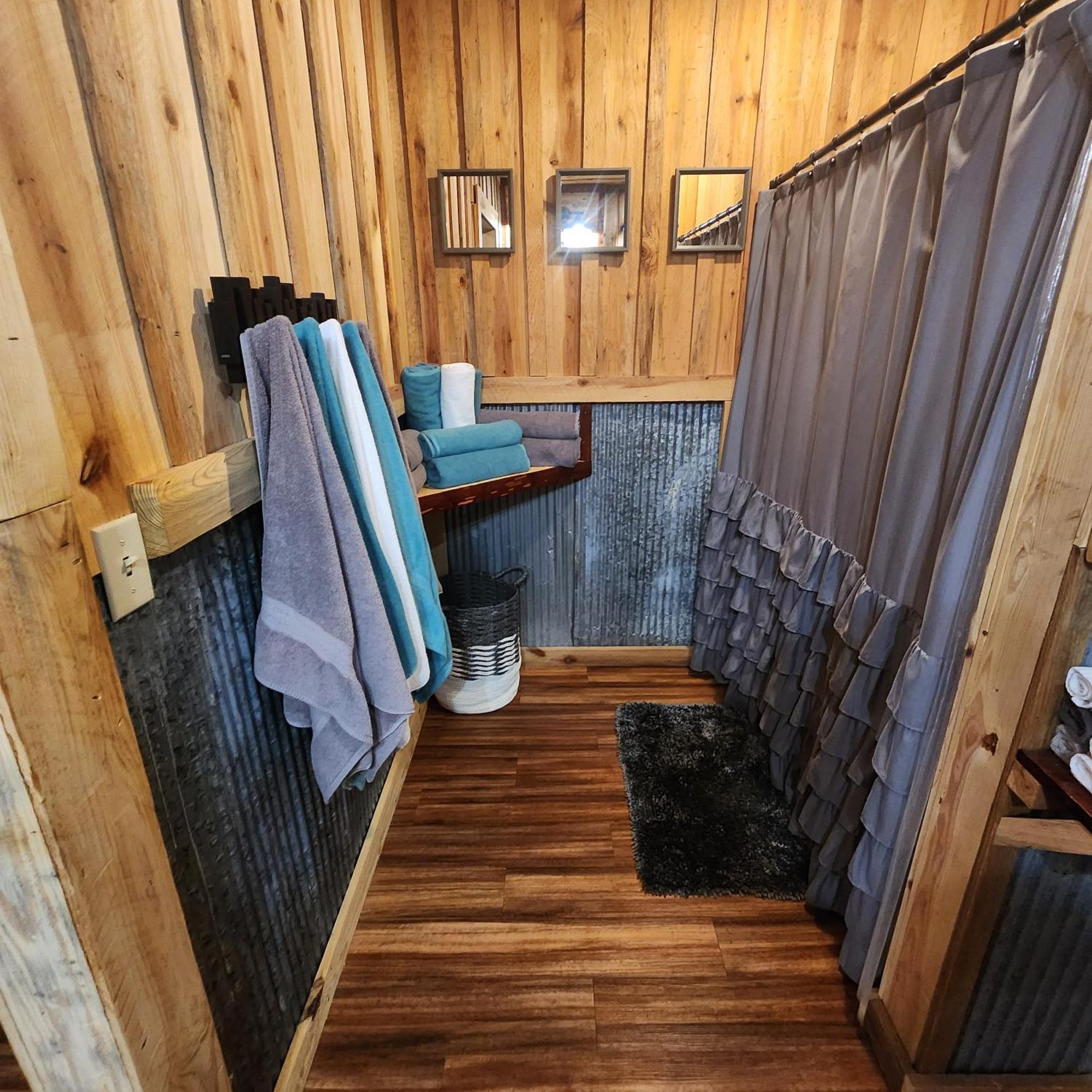 Unique Country Cabin Meets Farmhouse Modern!!! Mena 외부 사진