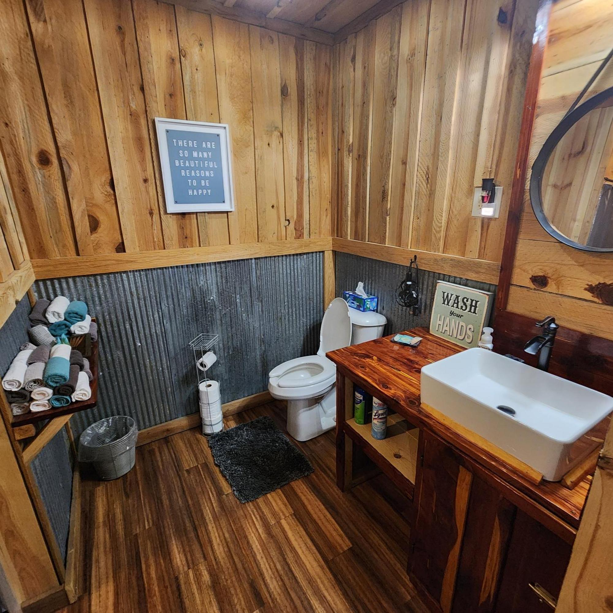 Unique Country Cabin Meets Farmhouse Modern!!! Mena 외부 사진