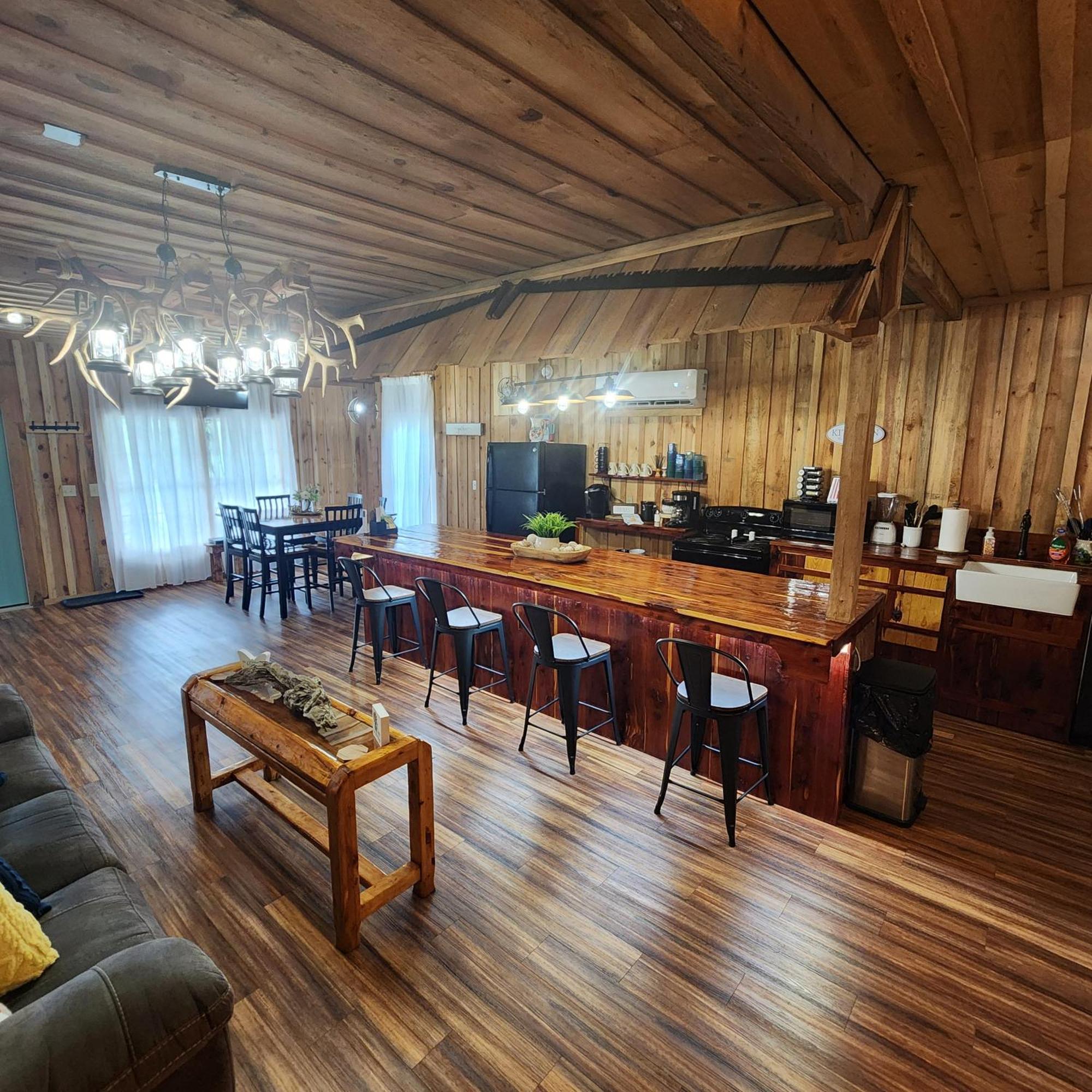 Unique Country Cabin Meets Farmhouse Modern!!! Mena 외부 사진