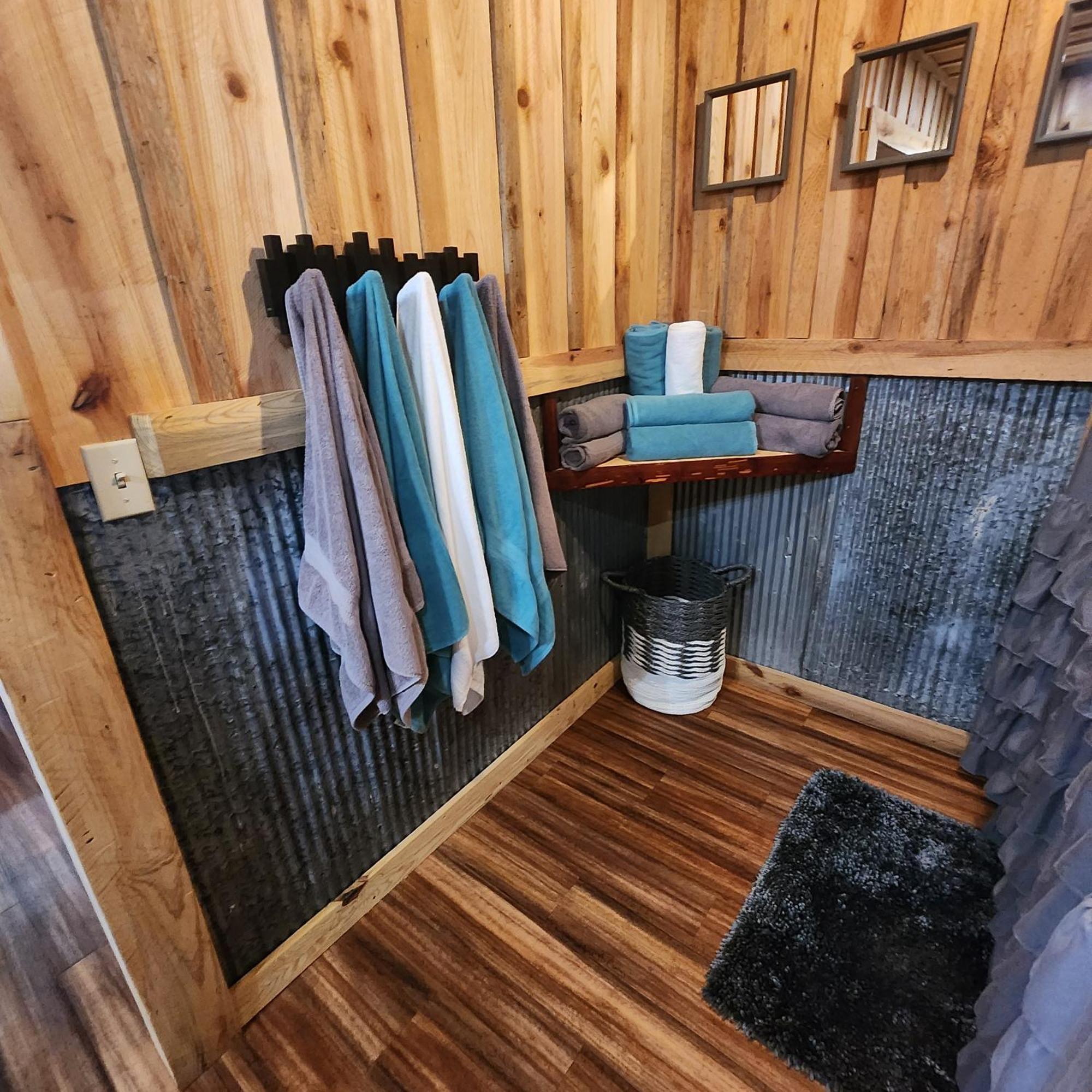 Unique Country Cabin Meets Farmhouse Modern!!! Mena 외부 사진